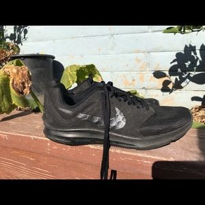 NWOT NIKE RUNNING SHOES